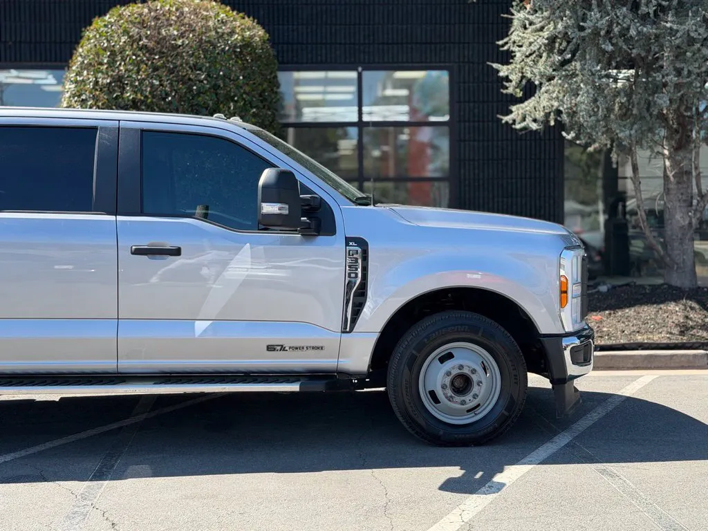 Ford F350SD photo 22