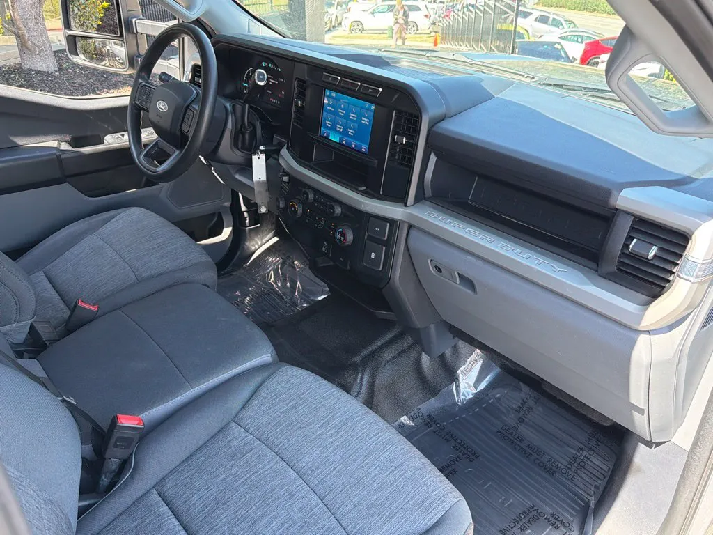 Ford F350SD photo 32