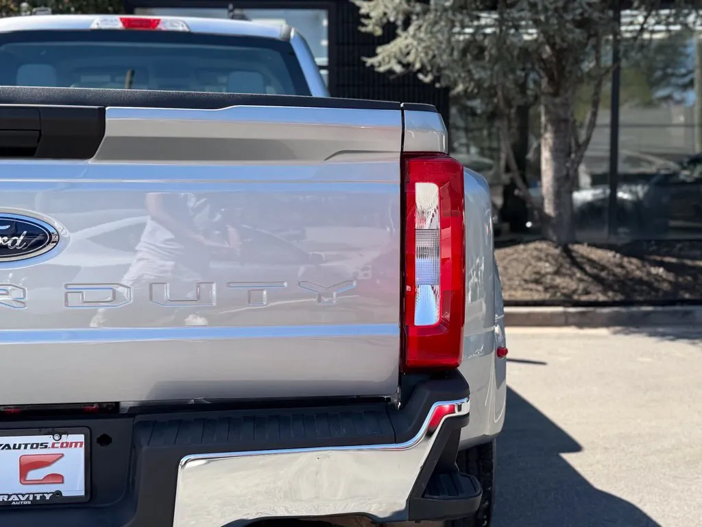 Ford F350SD photo 16