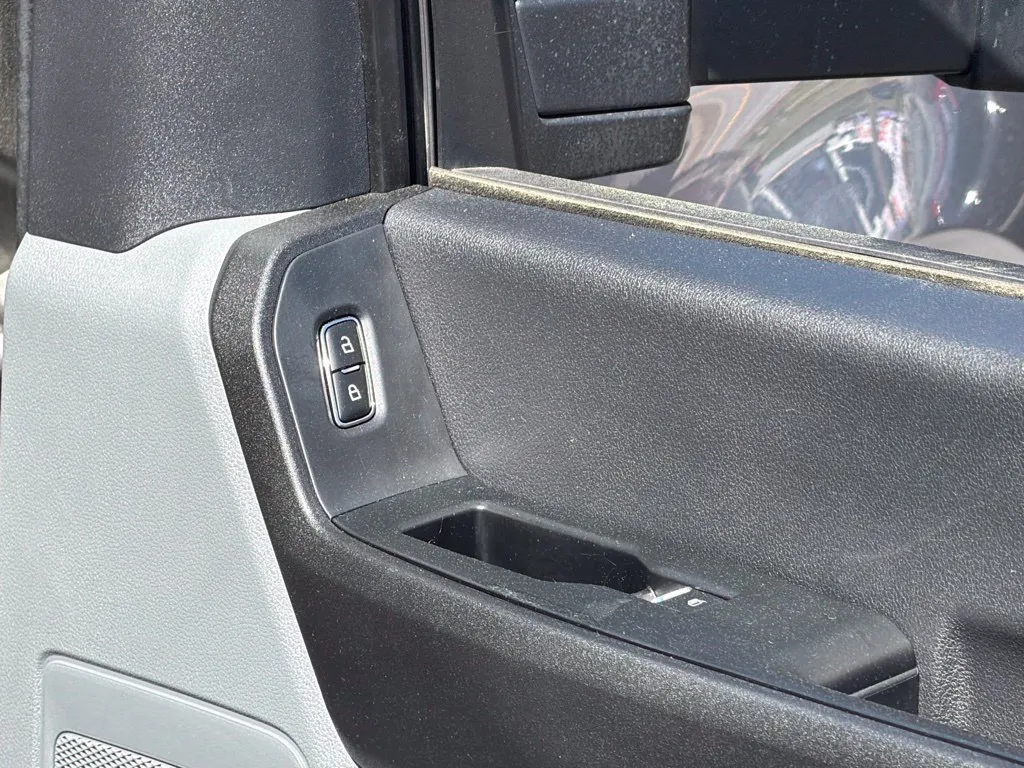 Ford F350SD photo 36
