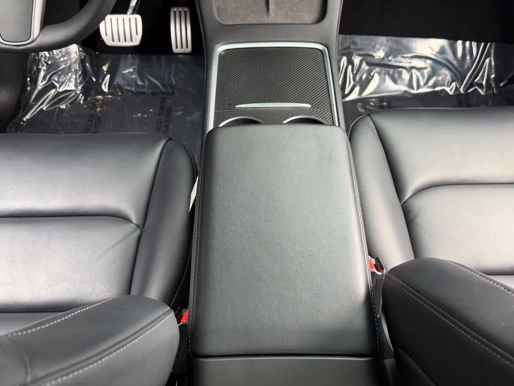 Tesla Model Y photo 46
