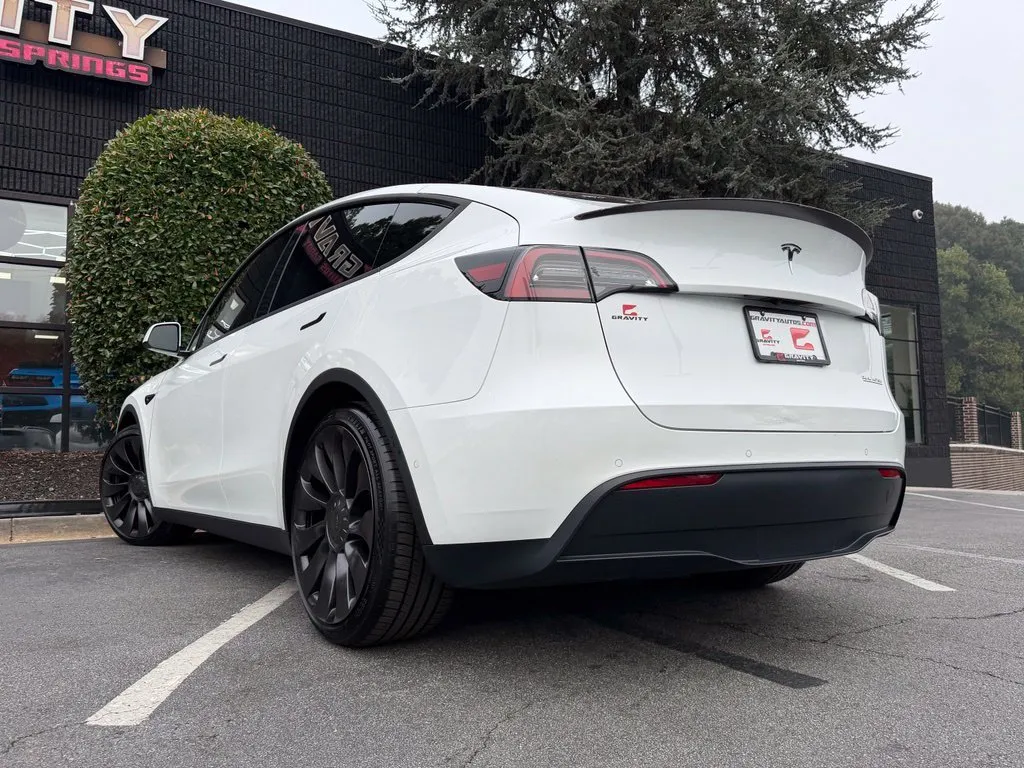 Tesla Model Y photo 19