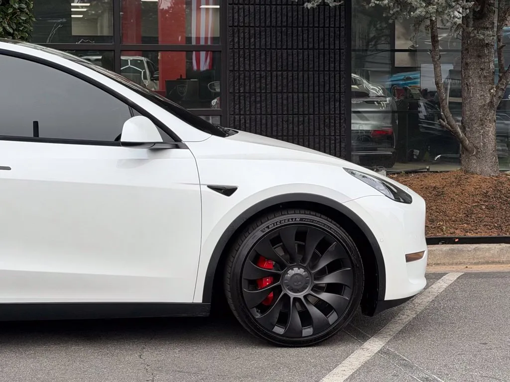 Tesla Model Y photo 22