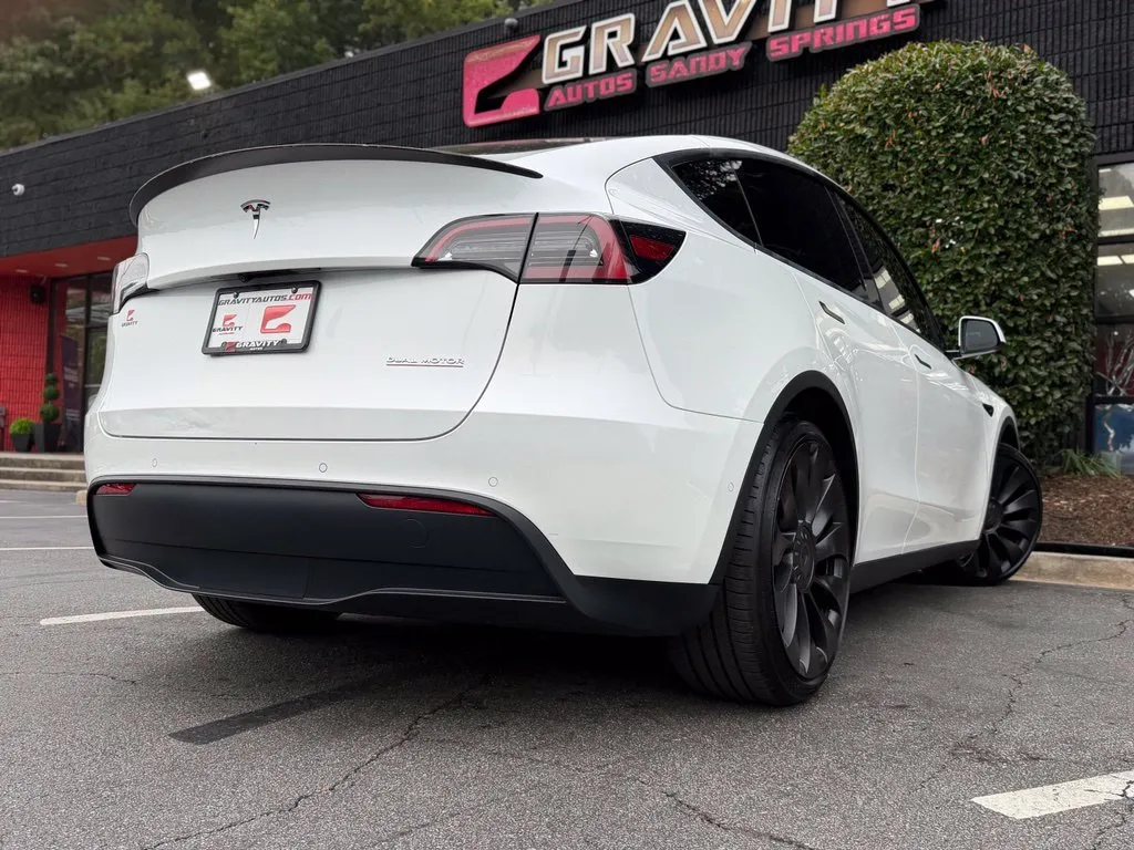 Tesla Model Y photo 13
