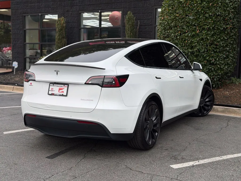 Tesla Model Y photo 12
