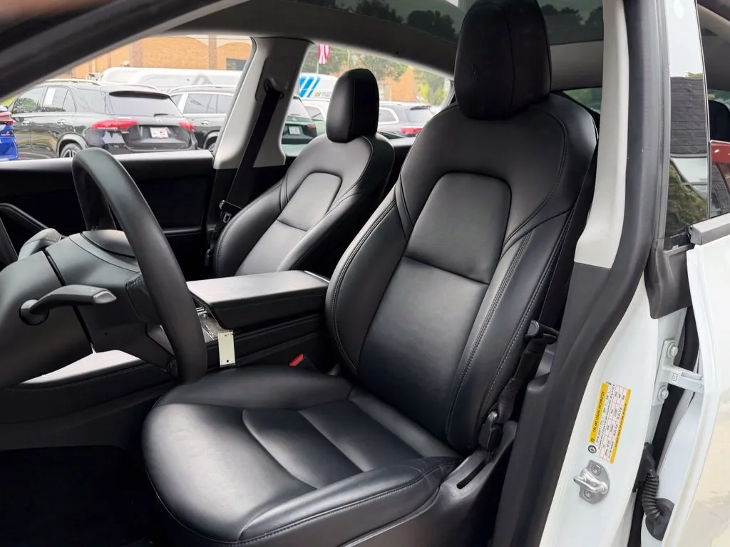 Tesla Model Y photo 25