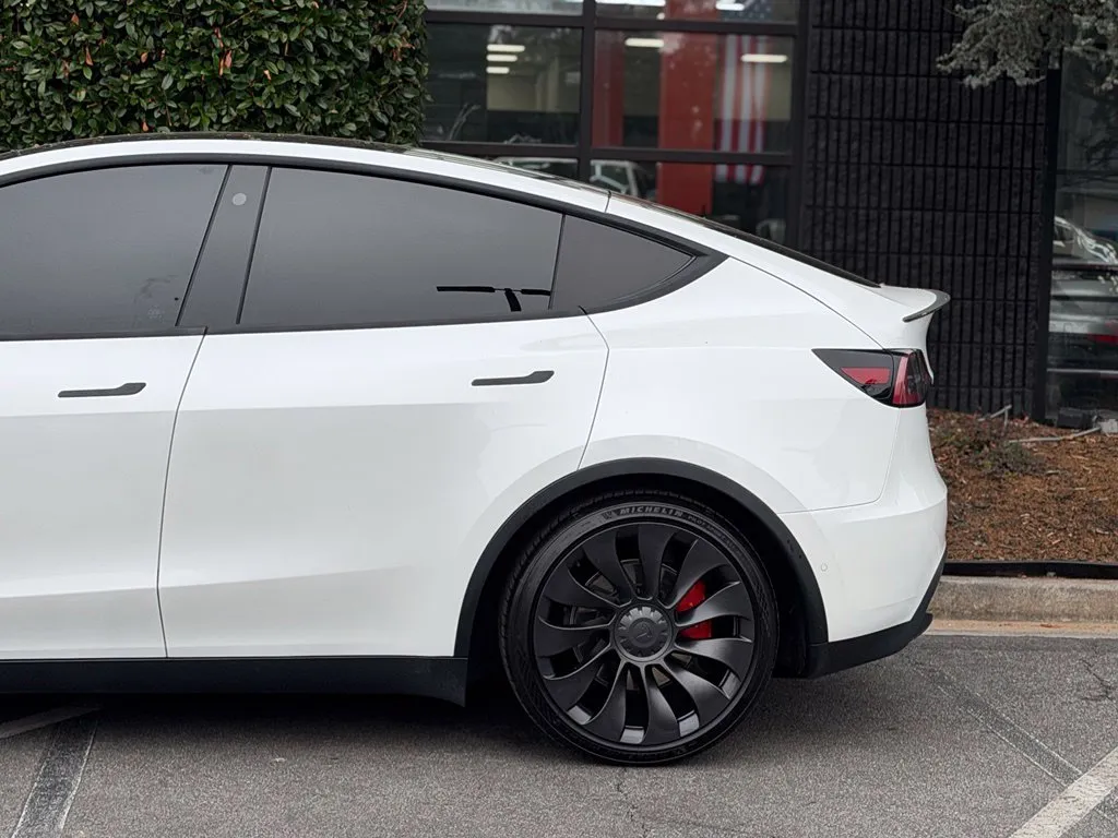Tesla Model Y photo 11