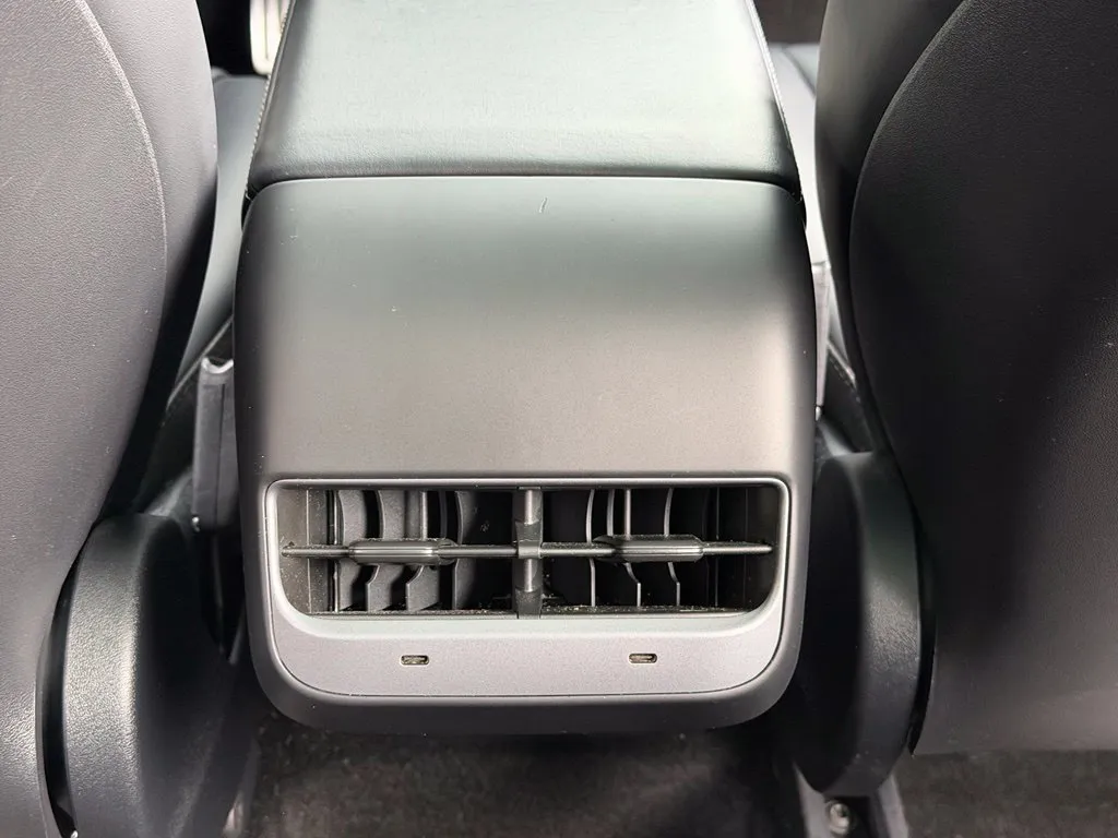 Tesla Model Y photo 48