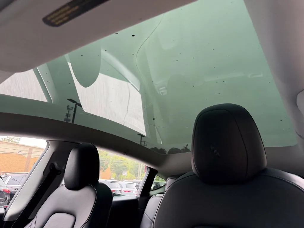 Tesla Model Y photo 49