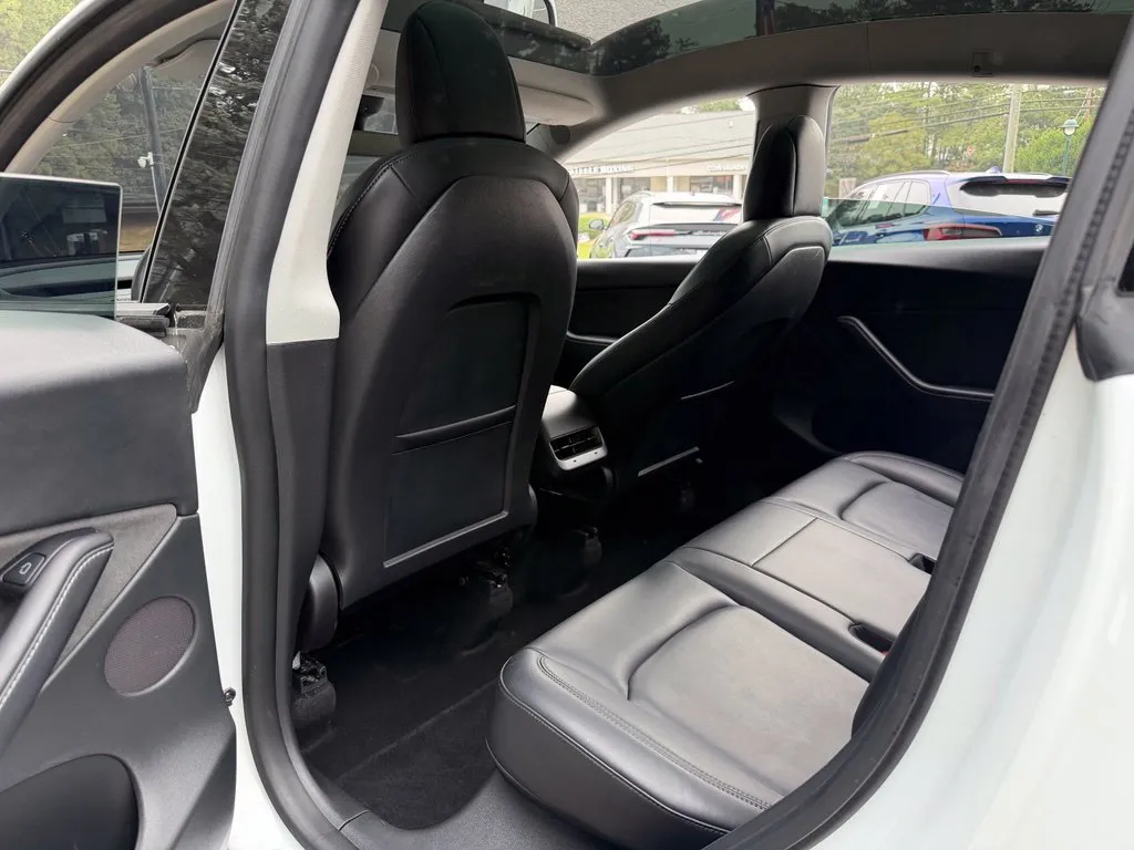 Tesla Model Y photo 29