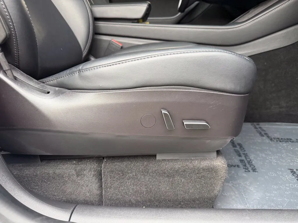 Tesla Model Y photo 34