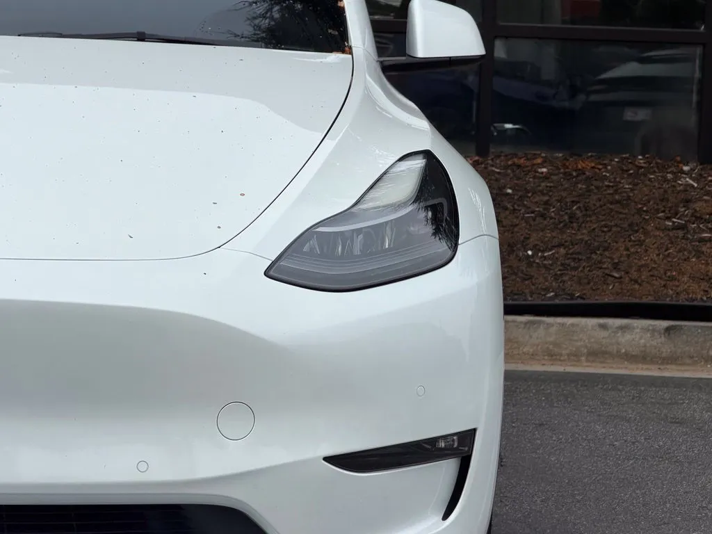Tesla Model Y photo 5