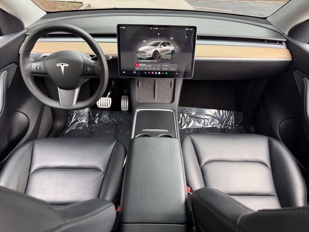 Tesla Model Y photo 39