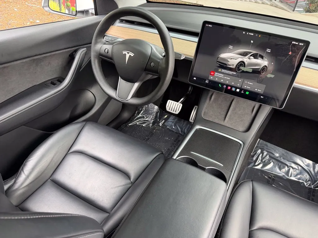 Tesla Model Y photo 40