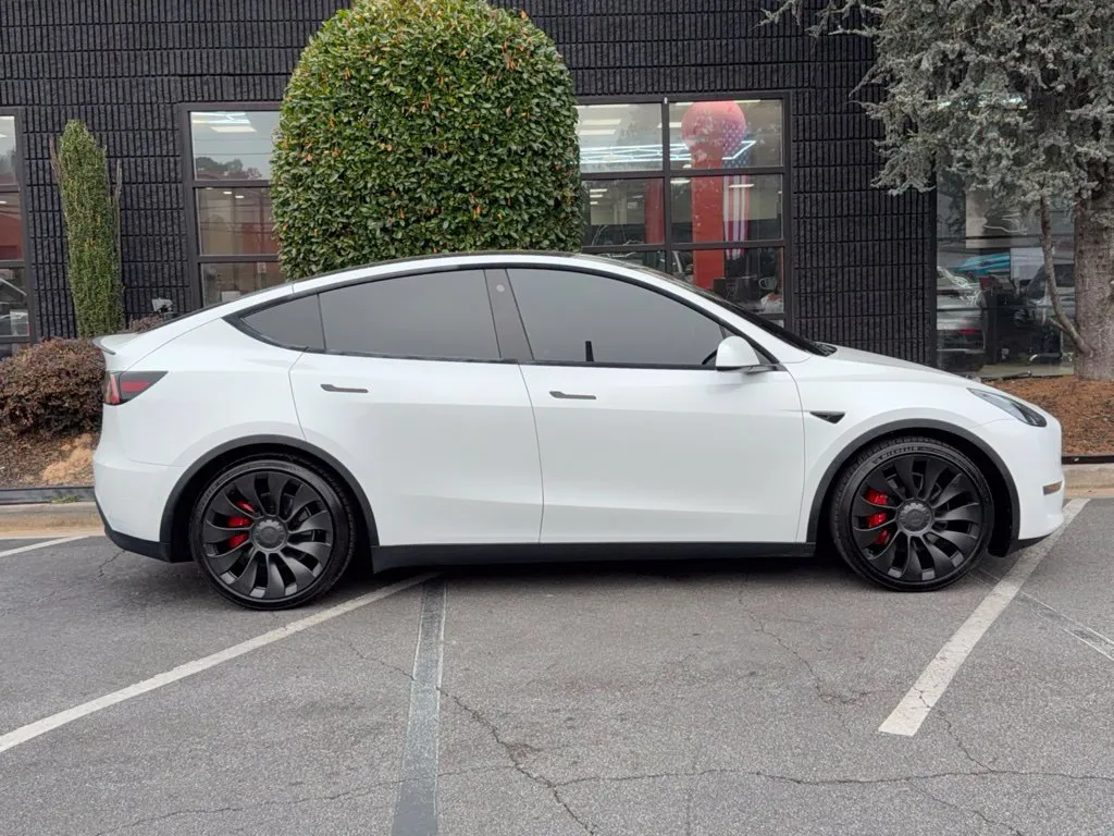 Tesla Model Y photo 20