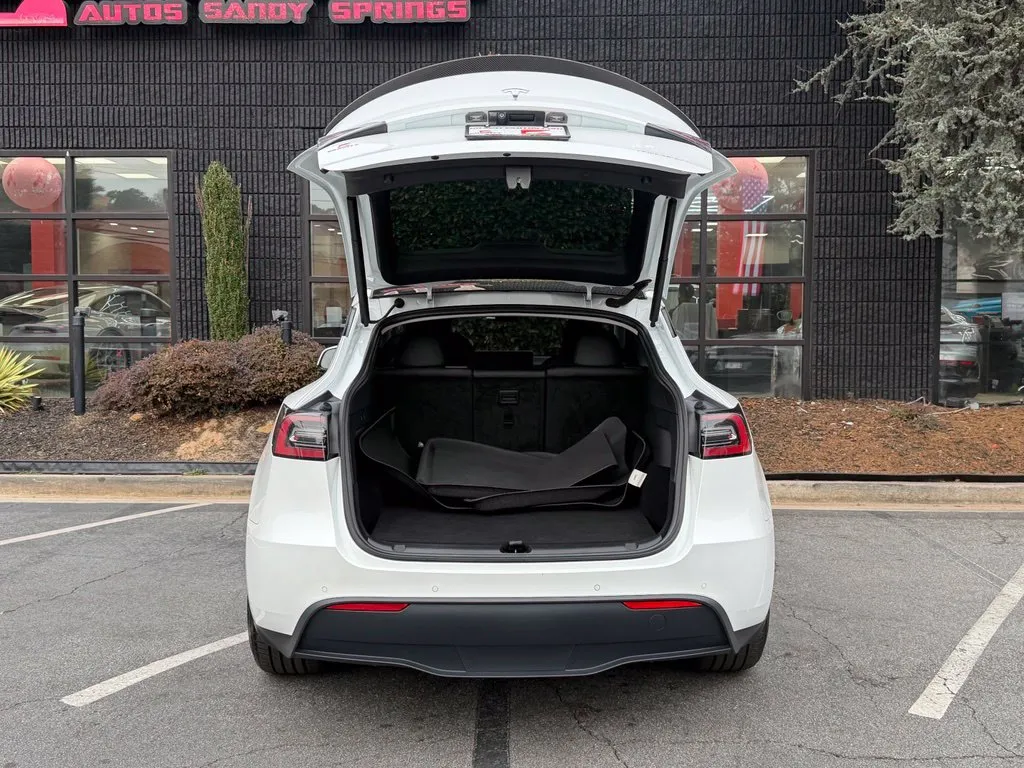 Tesla Model Y photo 17