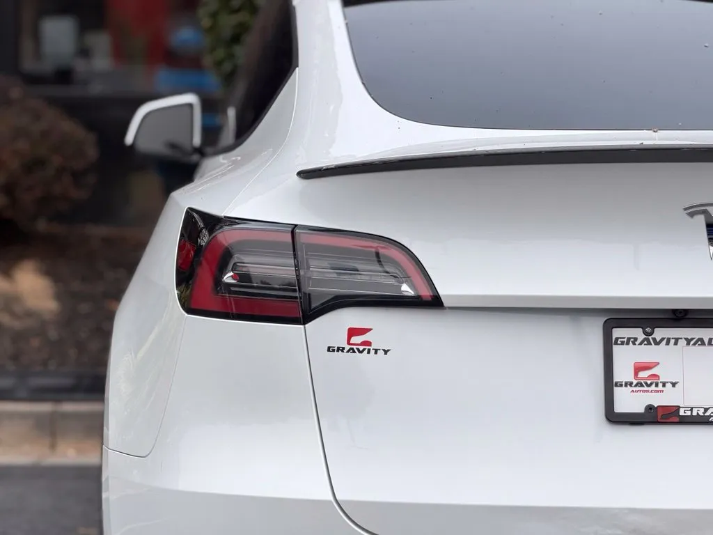 Tesla Model Y photo 15