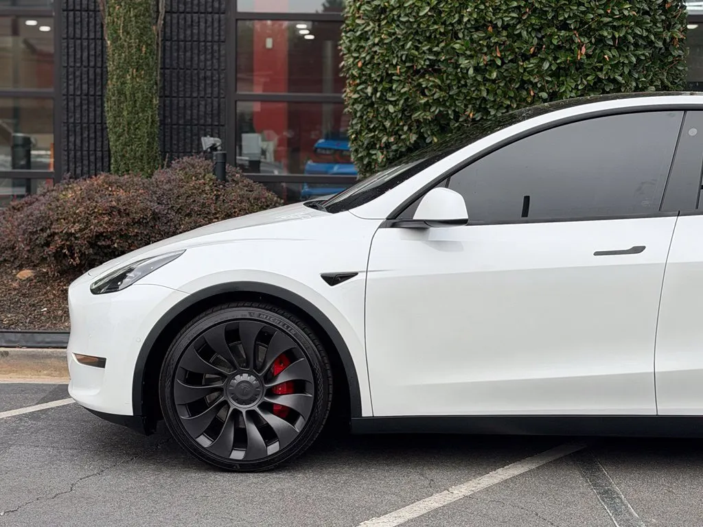 Tesla Model Y photo 10