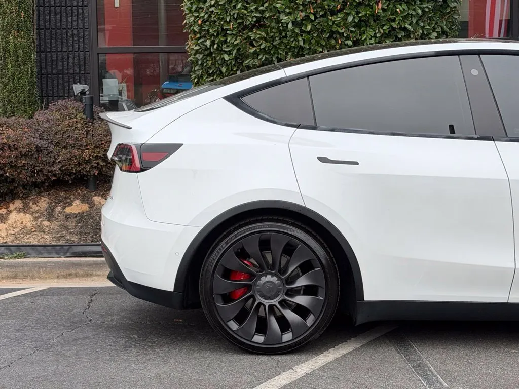 Tesla Model Y photo 21