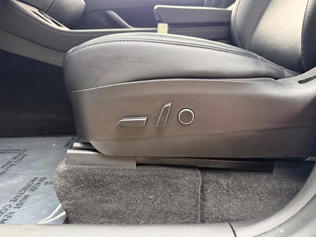 Tesla Model Y photo 26