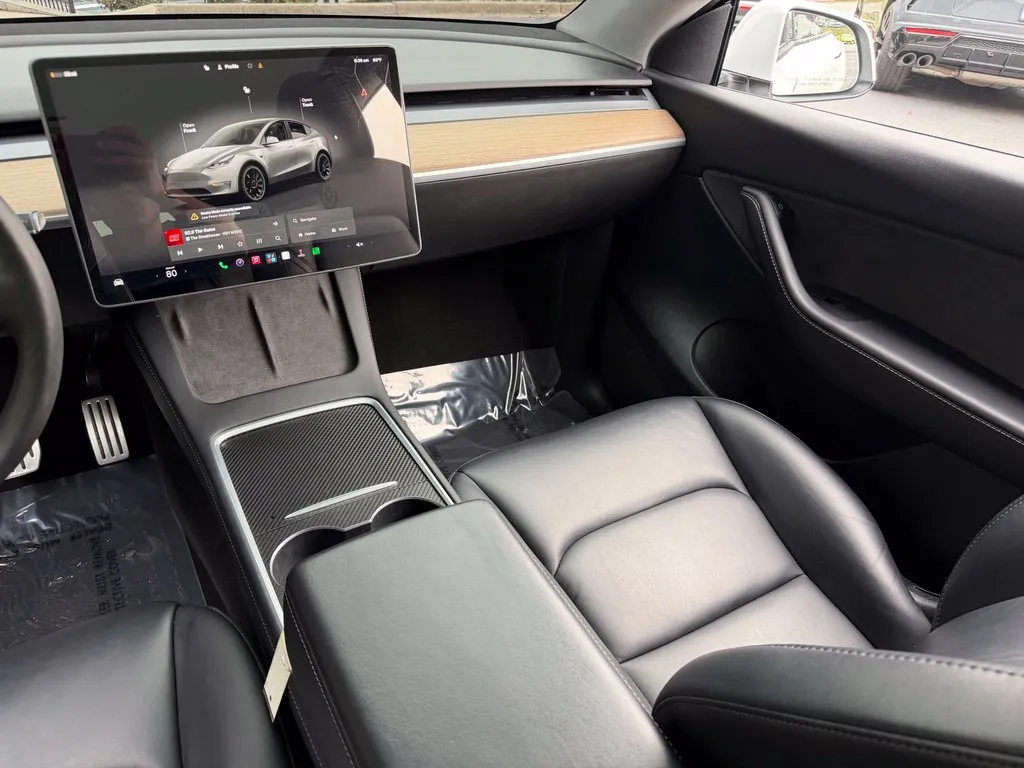 Tesla Model Y photo 41