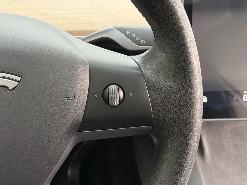 Tesla Model Y photo 44