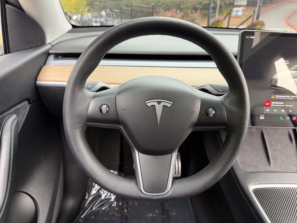 Tesla Model Y photo 42