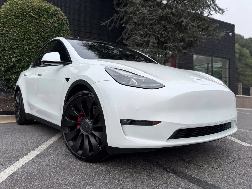 Tesla Model Y photo 8