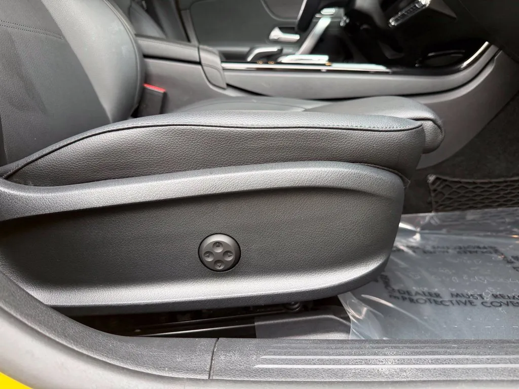 Mercedes-Benz CLA photo 35
