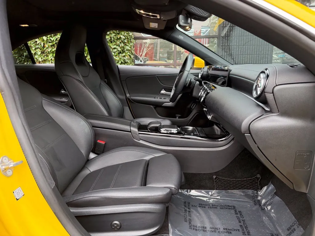 Mercedes-Benz CLA photo 33