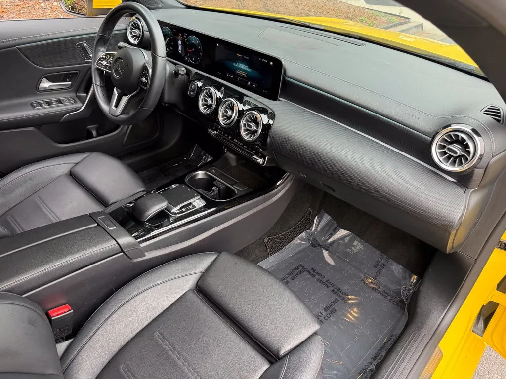 Mercedes-Benz CLA photo 32