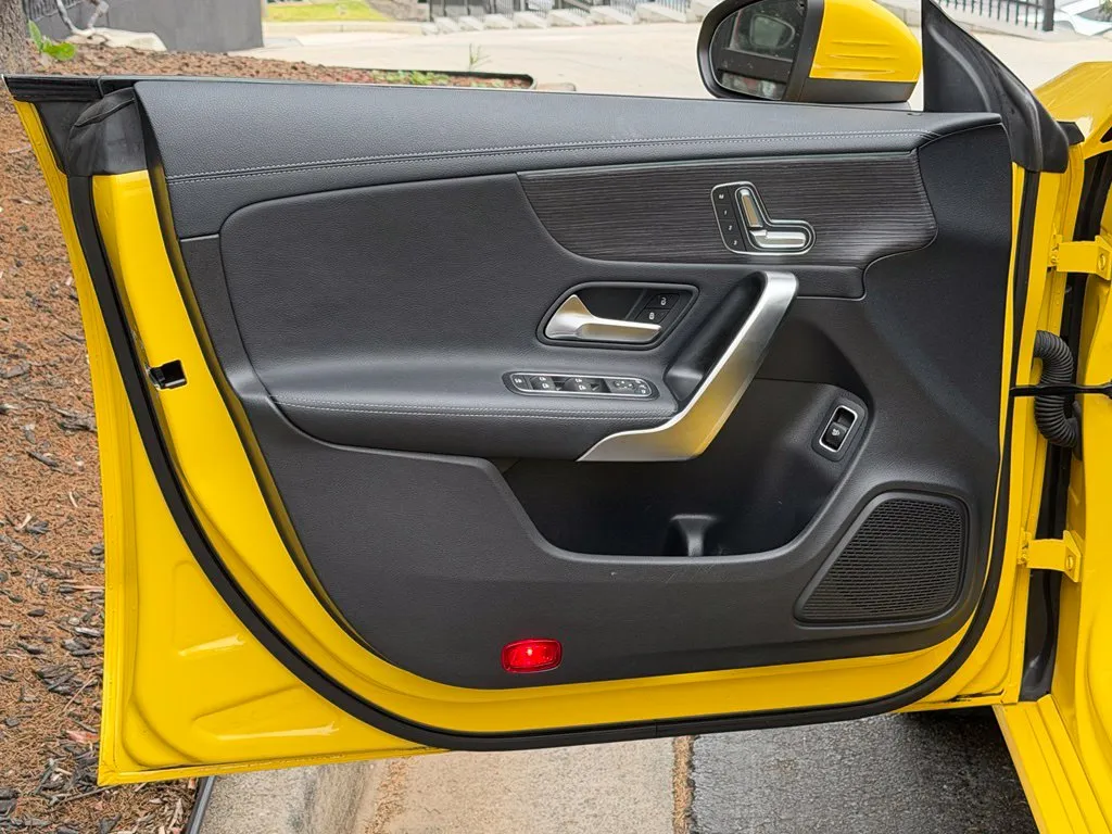 Mercedes-Benz CLA photo 28