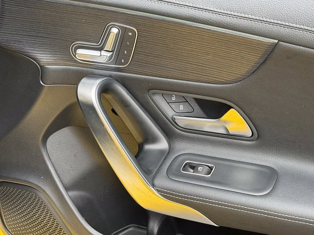 Mercedes-Benz CLA photo 37