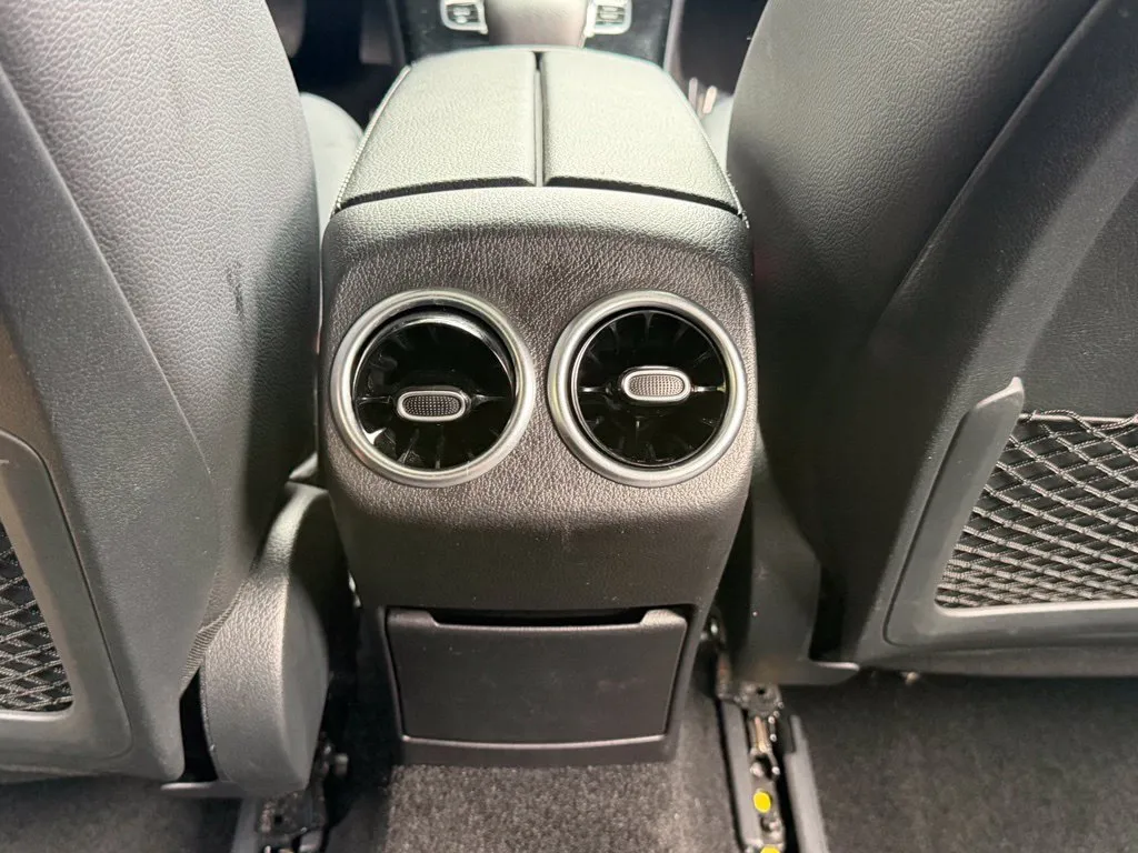 Mercedes-Benz CLA photo 50