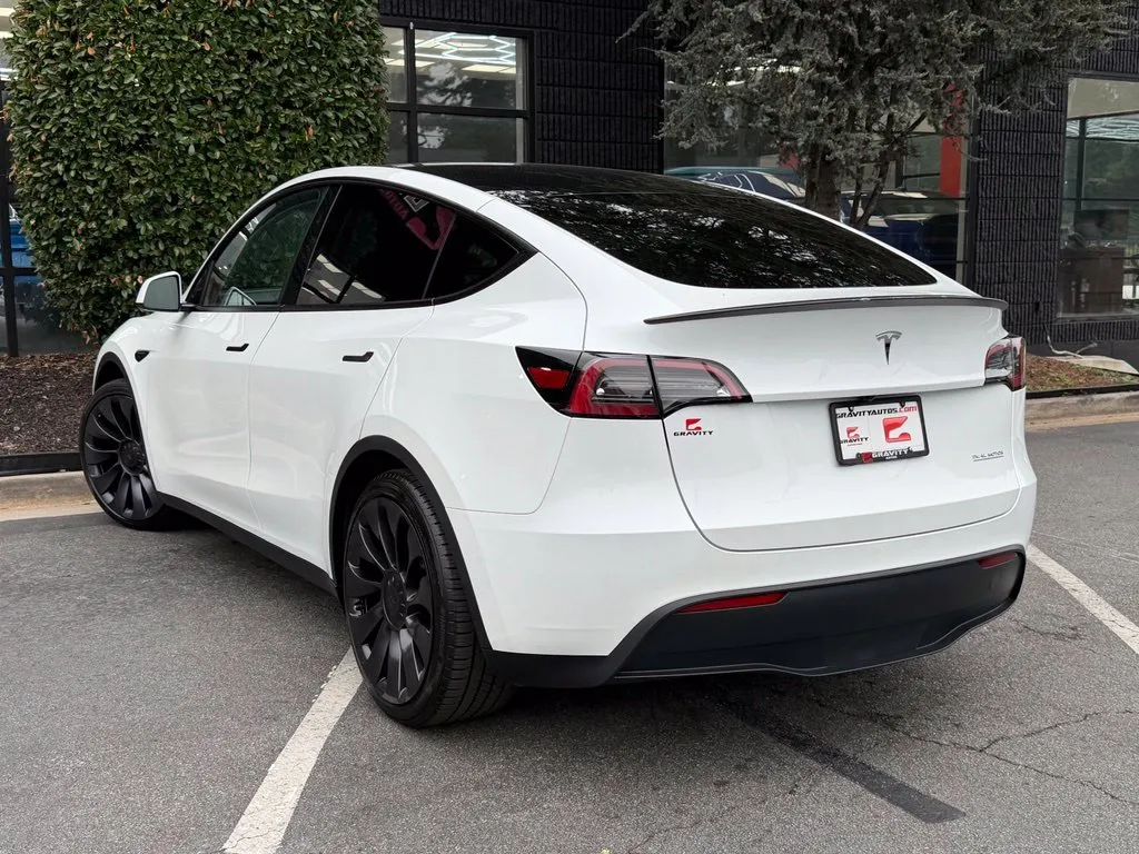 Tesla Model Y photo 19