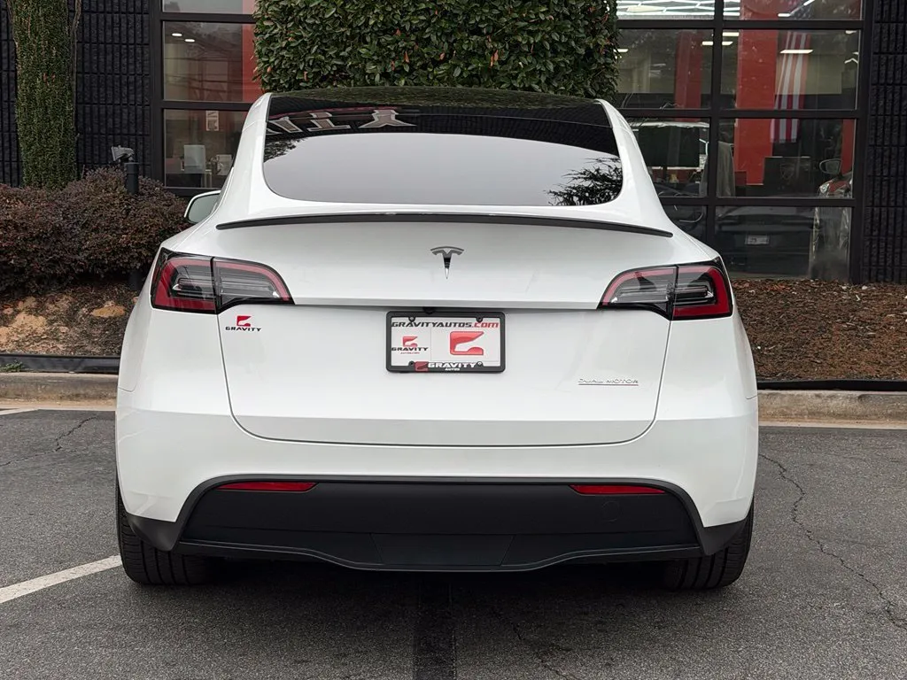 Tesla Model Y photo 14