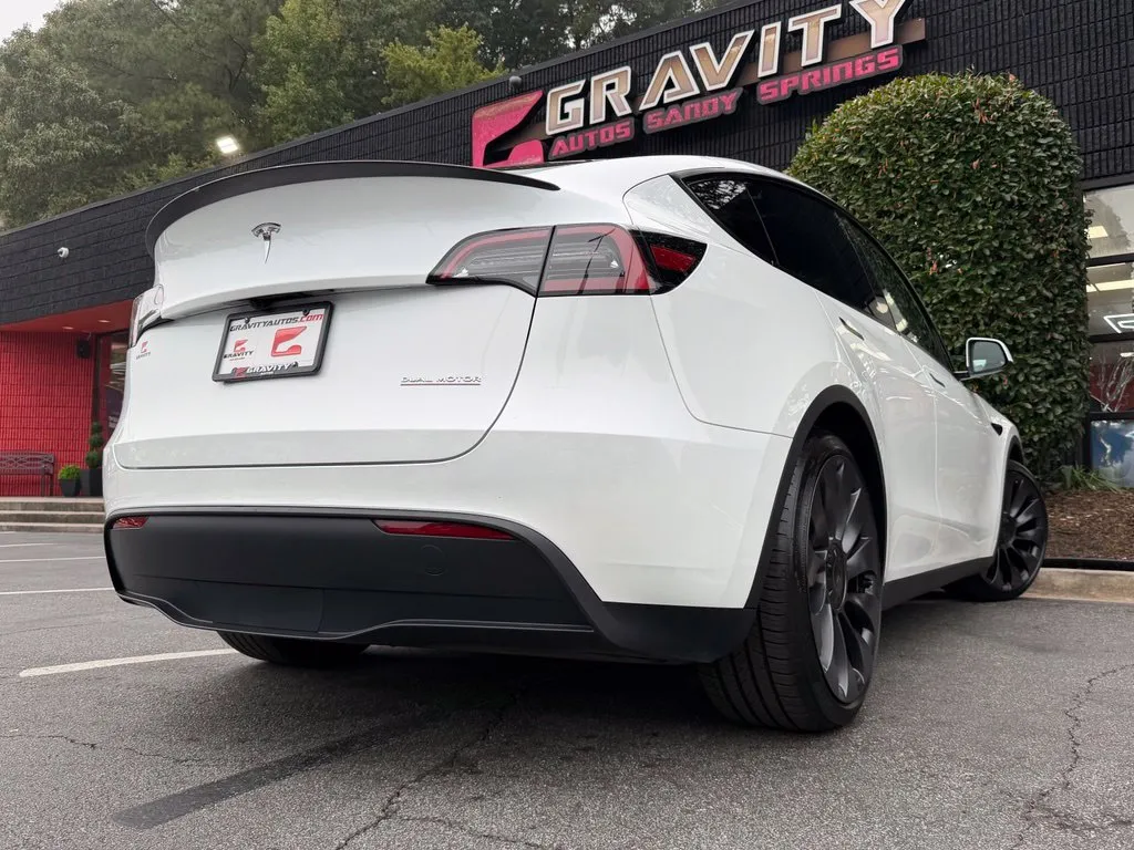 Tesla Model Y photo 13