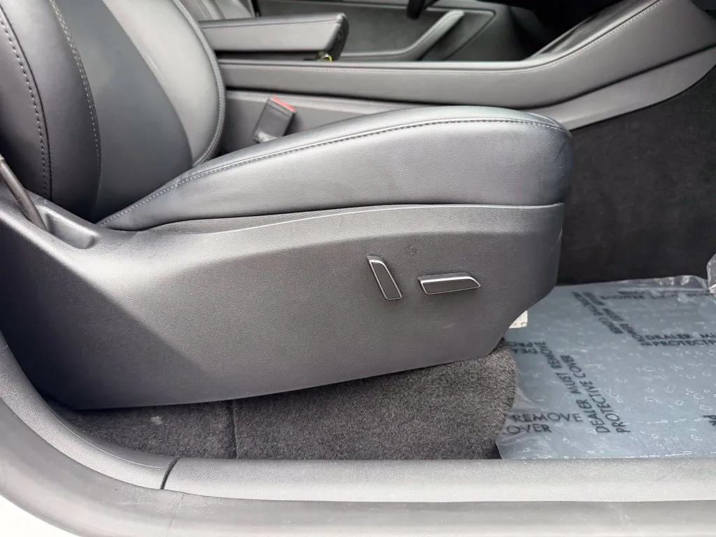 Tesla Model Y photo 32
