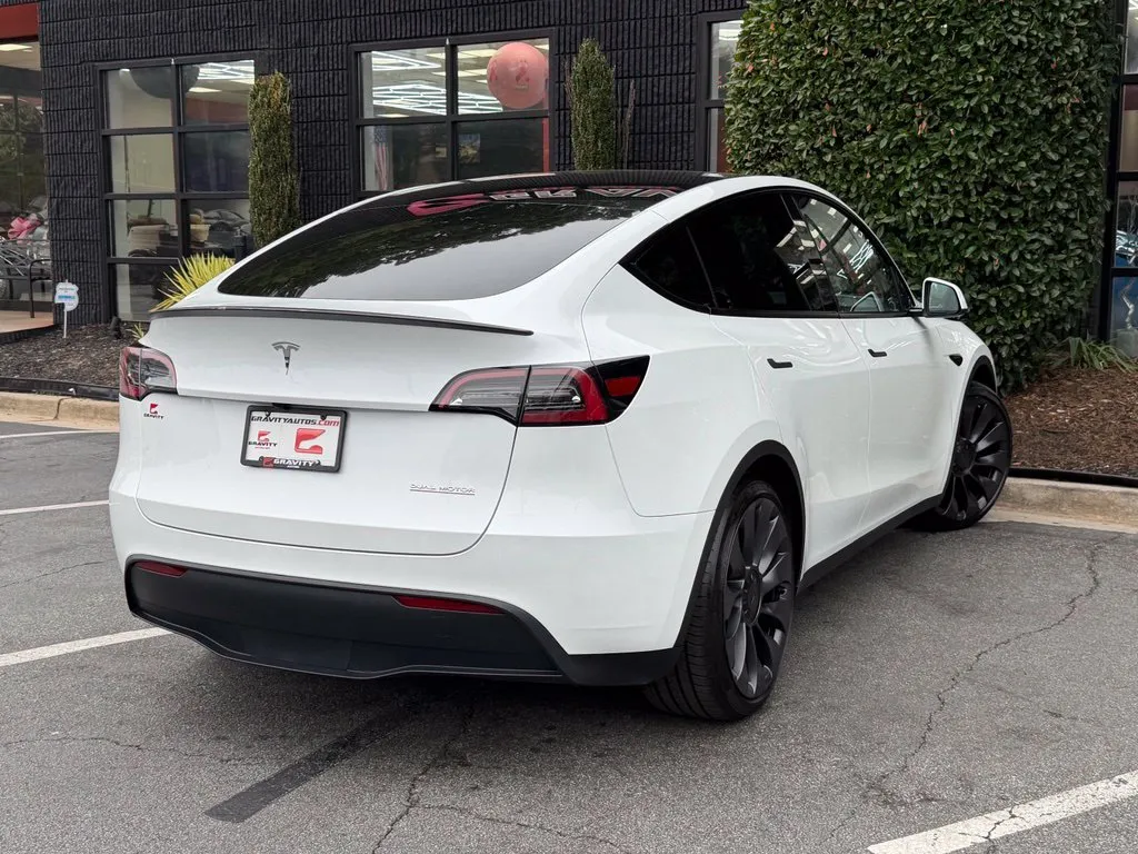 Tesla Model Y photo 12
