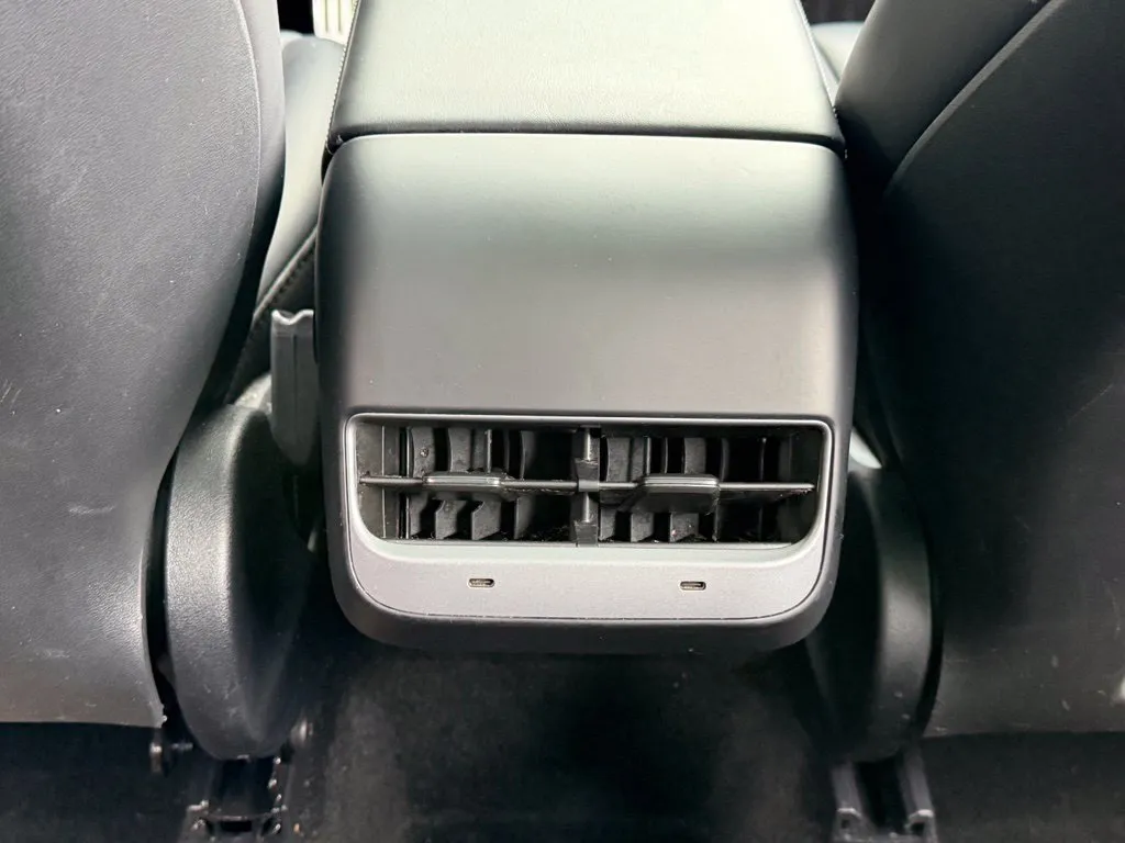 Tesla Model Y photo 46