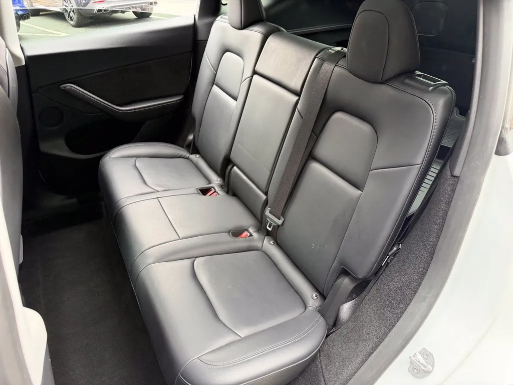 Tesla Model Y photo 28