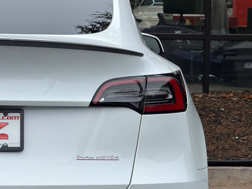 Tesla Model Y photo 16