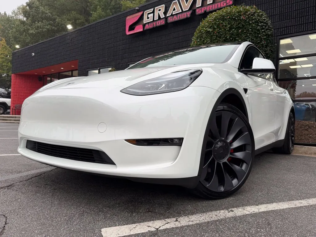 Tesla Model Y photo 2