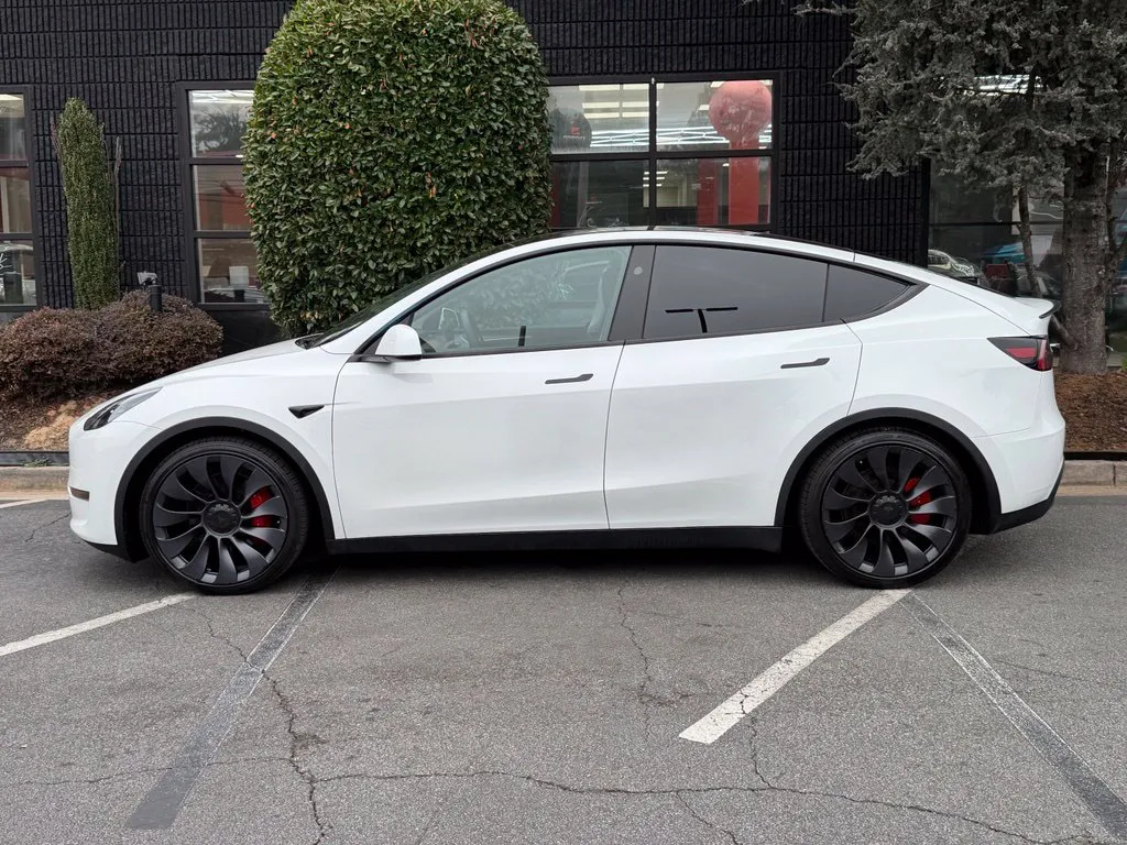 Tesla Model Y photo 9