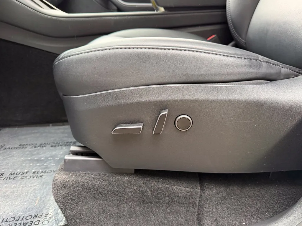 Tesla Model Y photo 24