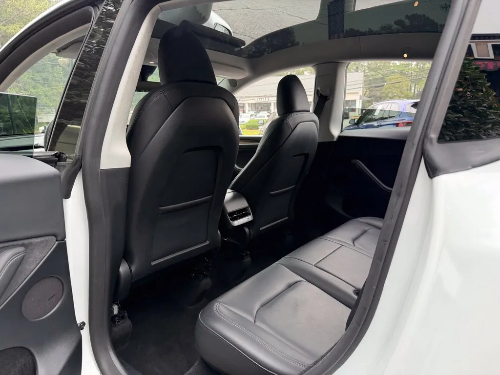 Tesla Model Y photo 27