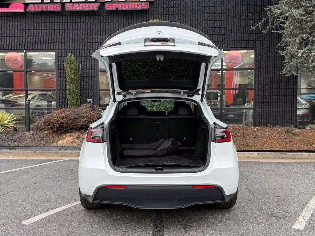 Tesla Model Y photo 17