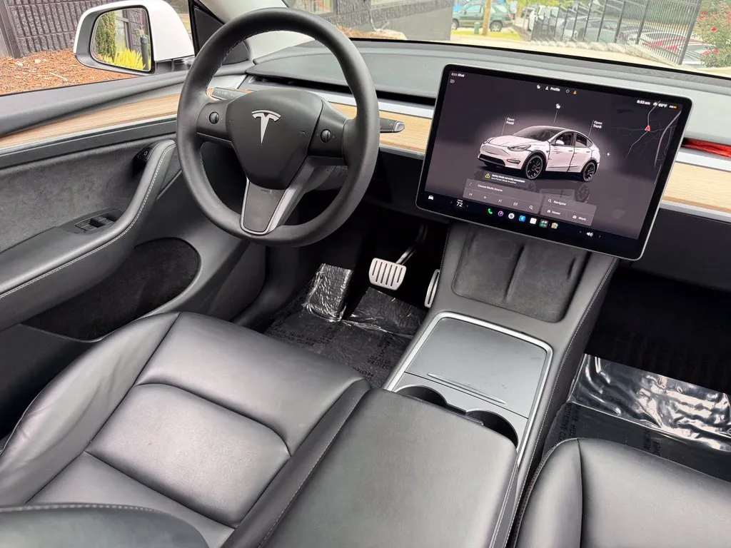 Tesla Model Y photo 38