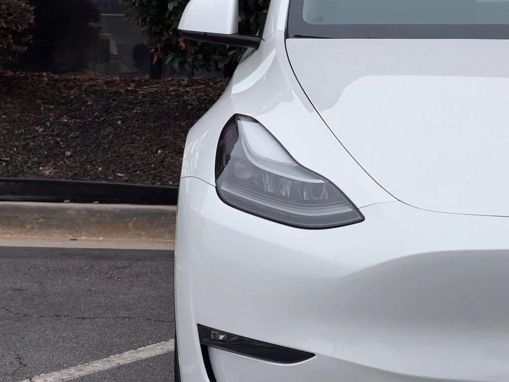 Tesla Model Y photo 4