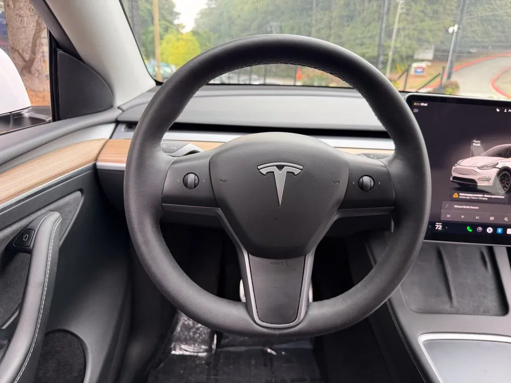 Tesla Model Y photo 40